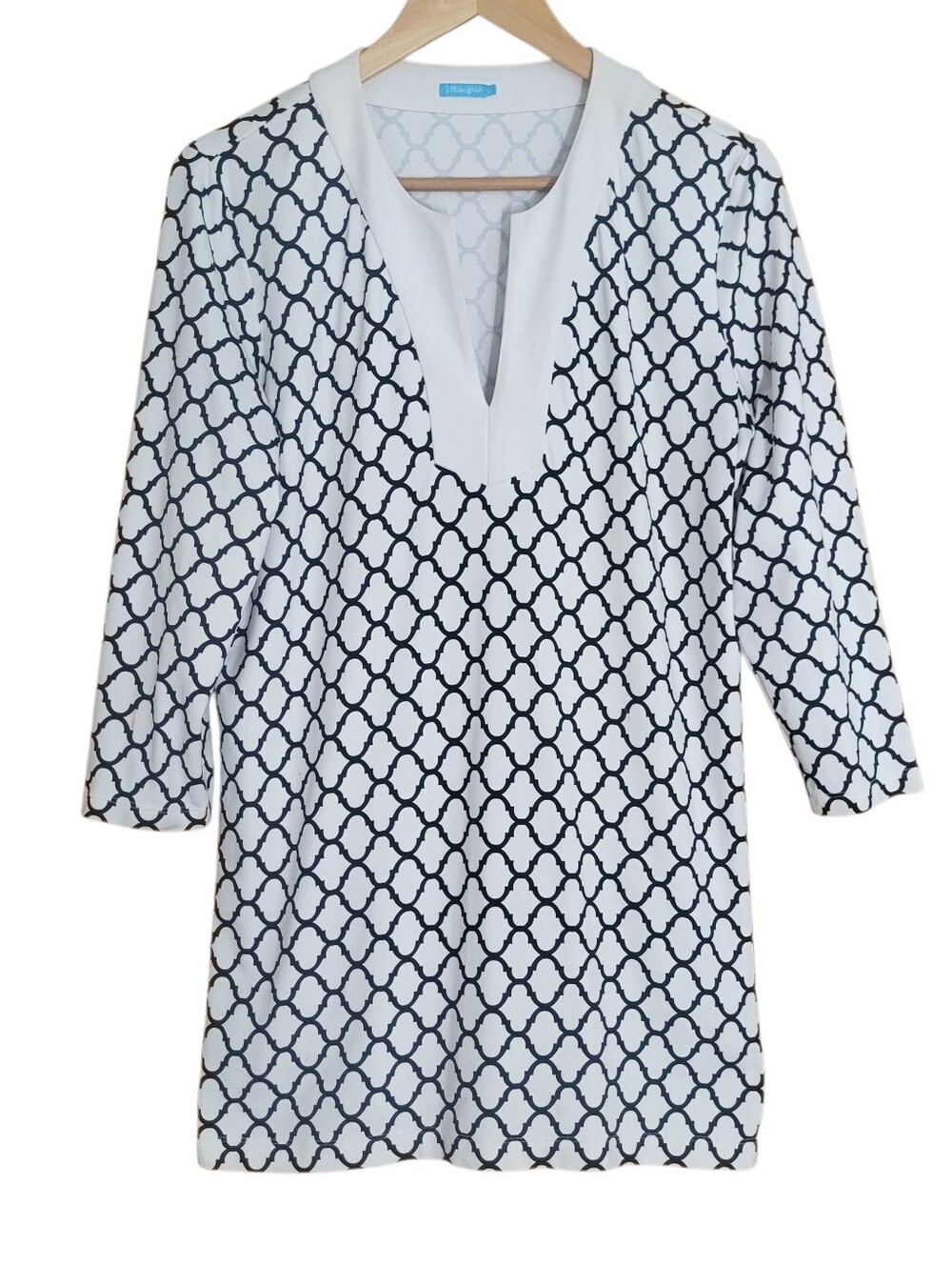 J. Mclauglin Catalina Cloth Split Neck Tunic Classic  Quatefoil Lattice. Sz. L